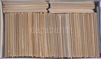 Cipősdoboznyi, min. 7-800 db főleg zsánerképes lap benne sok Stengel, Tucks, hozzá városképek sok ho...