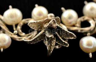 Ezüst(Ag) nyakék, tenyésztett gyöngy díszítéssel, jelzett, h: 50 cm, bruttó: 54,7 g