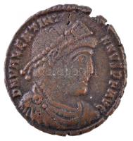 Római Birodalom / Siscia / I. Valentinianus 364-367. AE3 (2,35g) T:2 ki. Roman Empire / Siscia / Valentinian I 364-367. AE3 D N VALENTINI-ANVS P F AVG / SECVRITAS REIPVBLICAE - .DeltasSISC (2,35g) C:XF crack RIC IX 7a.ii