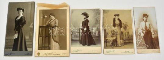 cca 1900-1910 Divatfotók, 5 db, Wien Strauss, Anton Tuscher, Eugen Schöfer, S. Weitzmann, a hátoldalakon feliratozva, 20x10 cm és 17x8 cm./ cca 1900-1910 Fashion photos, 5 pieces, Wien Strauss, Anton Tuscher, Eugen Schöfer, S. Weitzmann, with writings on the back, Photo size: 20x10 cm and 17x8 cm.