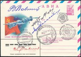 Vlagyimir Kovaljonok (1942- ), Viktor Szavinih (1940- ), Vlagyimir Dzsanyibekov (1942- ) szovjet és Dzsugderdemidín Gurragcsá (1947- ) mongol űrhajósok aláírásai levelezőlapon /  Signatures of Vladimir Kovalyonok (1942- ), Viktor Savinih (1940- ), Vladimir Dzhanibekov (1942- ) Soviet and Jügderdemidiin Gurragchaa Mongolian astronauts on postcard