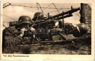 Vor dem Feuerkommando / WWII German soldiers in the trenches, firing position. Wehrmacht-Bildserie (EK)