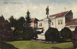 Baja Tóth Kálmán szobor