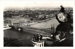 8 db régi képeslap, főleg magyar városképes lapok (Budapest, Siófok, Győr, Dunakömlőd), közte 1 lap ...