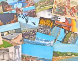 Kb. 700 db MODERN (főként 1950-1980 közötti) magyar és külföldi városképes és üdvözlő, fekete-fehér és színes lap vegyesen / Cca. 700 MODERN Hungarian and European town-view and greeting postcards, mixed themes
