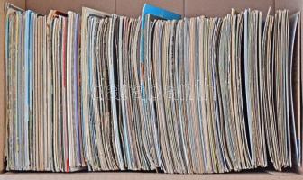 Kb. 700 db MODERN (főként 1950-1980 közötti) magyar és külföldi városképes és üdvözlő, fekete-fehér ...