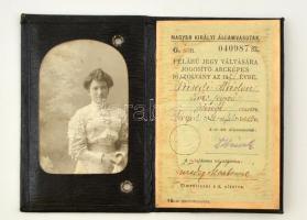 1921 Magyar Királyi Államvasutak féláru-jegy váltására jogosító arcképes igazolványa, bőr tokban