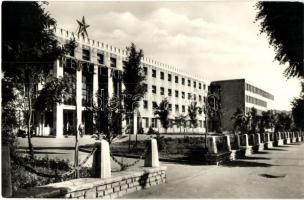 37 db MODERN fekete-fehér magyar városképes lap a 1960-as és 1980-as évekből / 37 modern black and w...