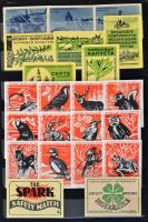 Gyufacímke gyűjtemény 5 kisebb berakóban. Vegyes magyar és külföldi, valamint egy zacskó sorozatokka...