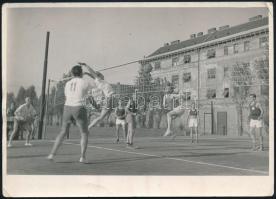 cca 1960 Tiszavölgyi József (1909-?) hagyatékából 13 db vintage fotó, többsége pecséttel jelzett, 13...