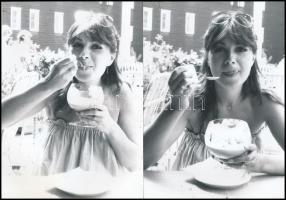 cca 1984 Képriport Eszenyi Viktória énekesnő és Heilig Gábor zenész családi életéről, 13 db vintage ...