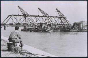 cca 1960 Budapest, a Kossuth híd bontása, korabeli negatívról készült mai nagyítás, 9,5x15 cm