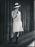 1966 Budapesti divatbemutató modelljei, 3 db vintage fotó, 24x18 cm