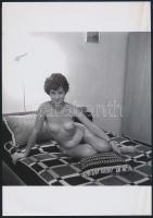 cca 1973 Ágyas randevú, 2 db szolidan erotikus fénykép, vintage negatívokról készült mai nagyítások,...