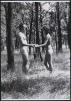 cca 1976 A bűnbeesést megelőző négy pillanat, 4 db szolidan erotikus fénykép, vintage negatívokról készült mai nagyítások, 25x18 cm / 4 erotic photos, 25x18 cm