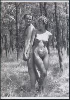 cca 1976 A bűnbeesést megelőző négy pillanat, 4 db szolidan erotikus fénykép, vintage negatívokról k...