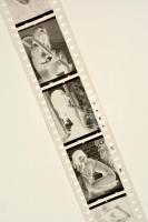 cca 1970 Erotikus negatív felvétel, 23 db, 24x36 mm