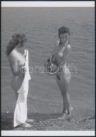 cca 1979 Titkos páros, 3 db szolidan erotikus fénykép, vintage negatívokról készült mai nagyítások, ...