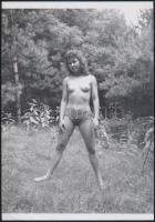 cca 1975 Természetimádók, 3 db szolidan erotikus fénykép, vintage negatívokról készült mai nagyításo...