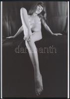 cca 1973 Női lábak varázslata, 4 db szolidan erotikus fénykép, vintage negatívokról készült mai nagy...