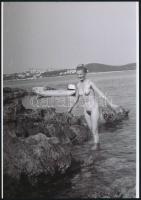 cca 1970 Jugóban szabadon, 4 db szolidan erotikus fénykép, vintage negatívokról készült mai nagyítások, 25x18 cm / 4 erotic photos, 25x18 cm