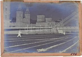 1918 Budapest, az Erzsébet híd pesti hídfője és a Belvárosi templom, vintage üveglemez negatív Kerny István (1879-1963) hagyatékából, feliratozva, dupla üveg, mert az eredeti üveglemez repedt, átvilágítva ez alig látszik, 9x12 cm