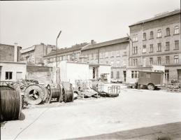 cca 1980 Budapesti városképek és épület felvételek szabadon felhasználható negatívjai, 55 db vintage...