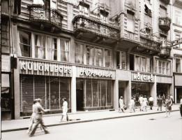 cca 1980 Budapesti városképek és épület felvételek szabadon felhasználható negatívjai, 55 db vintage...