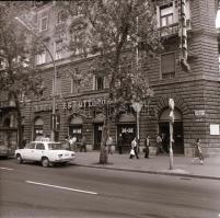 cca 1980 Budapesti városképek és épület felvételek szabadon felhasználható negatívjai, 55 db vintage...