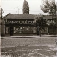 cca 1980 Budapesti városképek és épület felvételek szabadon felhasználható negatívjai, 55 db vintage...