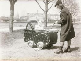 cca 1960 Tiszavölgyi József (1909-?) fotóriporter hagyatékából 99 db vintage negatív, különféle témá...