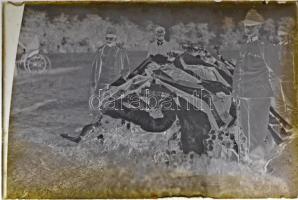 cca 1918 Katonatárs temetése, üveglemez negatív Kerny István (1879-1963) hagyatékából, 10x15 cm