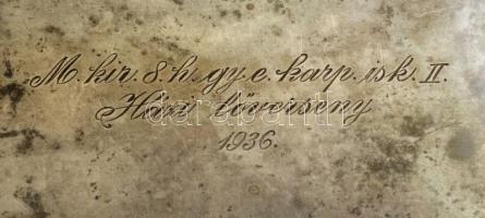 1936 Ezüst (Ag.) emlékdoboz, "A magyar királyi 8. honvéd gyalogezred karpaszományos iskola II. ...