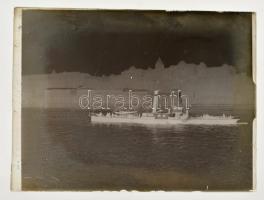 cca 1920 Budapest, gőzhajók a Dunán, 13 db üveglemez negatív Kerny István (1879-1963) hagyatékából, ...