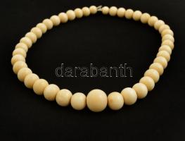 Csont gyöngysor, jelzett ezüst(Ag) kapoccsal, h: 38 cm