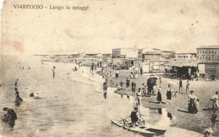 Viareggio, Lungo la spiagga / along the beach, bathing people (EM)