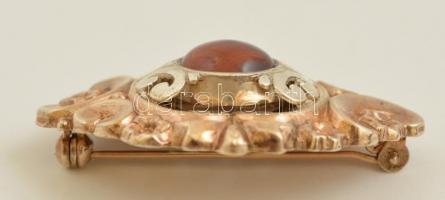 Aranyozott ezüst(Ag) bross, tigrisszemmel, jelzett, 4x3 cm, bruttó: 8,3 g