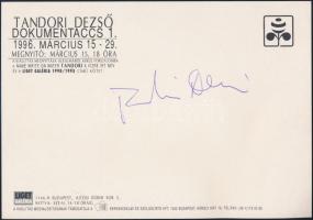 1996 Tandori Dezső (1938-) aláírása, illetve a hátoldalán aláírása és rajza a Tandori Dezső Dokumentaccs 1. kiállítás szórólapján.