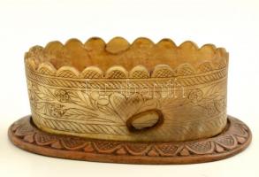 Régi sótartó, karcolt mintás szaru és fa talp, h: 14 cm m: 5 cm