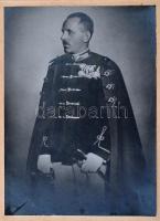 cca 1910 Osztrák-Magyar Monarchia vezérőrnagyának fotója kitüntetésekkel, kartonra kasírozva, 22,5x16 cm