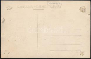 Magyar sportolók felvonulása azonosítatlan rendezvényen, fotólap, hátulján feliratozva, 9×14 cm