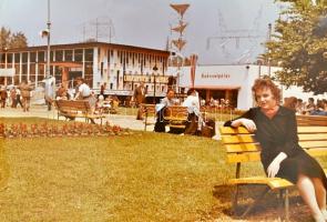 cca 1939-1968 Vegyes tétel, fotók, képeslapok, nyomtatványok (Magyar Labdarúgók Szövetsége téli munk...