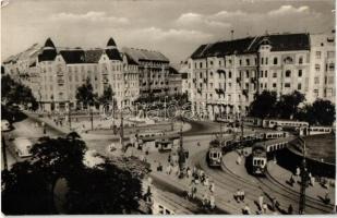 Budapest XI. Móricz Zsigmond körtér, villamosok, autóbusz. Képzőművészeti Alap kiadása (EK)