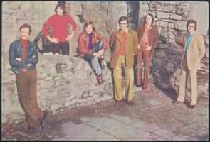 Az Express együttes tagjainak aláírása az őket ábrázoló képeslap hátoldalán