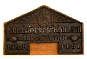 cca 1920 Korányi és Frőhlich redőnygyára feliratú redőnytábla, öntött vas, hibás, fa lemezre ragasztva, 11×18 cm