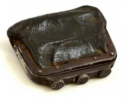 Régi betűzáras bőr pénztárca, nyitható-zárható, 6×8 cm