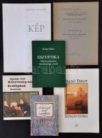 6 db Vegyes, képzőművészeti témájú könyv: Murádin Jenő: A Ferenczy család Erdélyben. Bukarest, 1981, Kriterion. Kiadói egészvászon kötésben, papír védőborítóval. Perneczky Géza: A korszak mint műalkotás. h. n. 1988, Corvina. Kiadói papírkötésben. Rideg Gábor: Eszt/Etika. Művészetelméleti tanulmányok, esszék. Szolnok, 1999, Szerzői kiadás. Kartonált papírkötésben. Belső Tárlat SZemadám György. Bp., 1995, Kráter Műhely Egyesület. Papírkötésben. Különlenyomat az Archaeologiai Értesítő 1934. évi XLVII. kötetéből. Szőnyi István: Kép. Megjegyzések a művészetről.