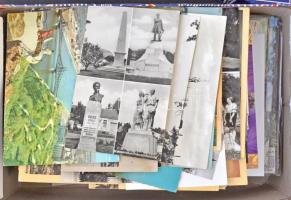 Modern futott képeslapok + néhány száz használatlan üdvözlő képeslap, üdvözlőkártya