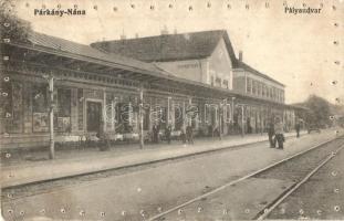 Párkánynána, Párkány-Nána, Stúrovó; vasútállomás / railway station (lyukak / pinholes)