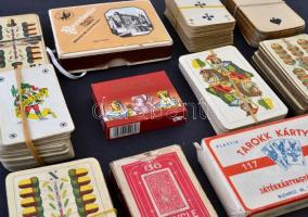 Különféle kártya paklik, összesen: 11 db